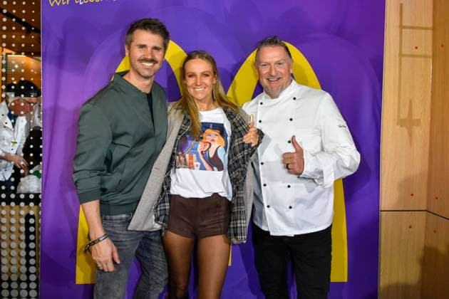 ABB Thore Schoelermann Stephanie Pruente Marcus Pruente Prünte bei der Wiedereroeffnung der MC Donald Filiale Schnell Restaurant in Essen am 23.11.2025 NRW Deutschland