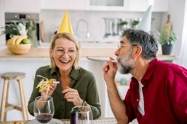 Laughing family celebrating birthday together at home model released, Symbolfoto property released, FLMZF01578