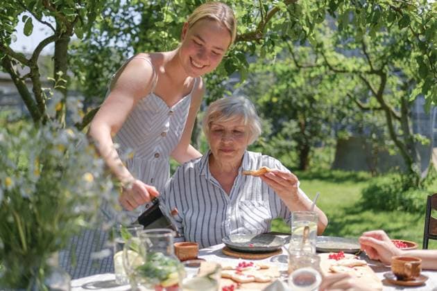 Family enjoying breakfast together in a garden on a sunny day model released, Symbolfoto property released, TSF00538