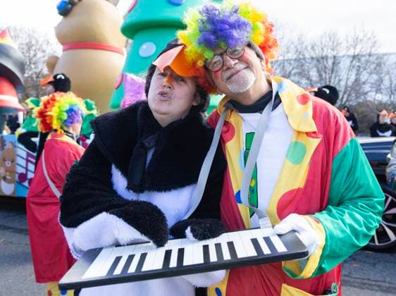 (251124) -- TORONTO, Nov. 24, 2025 -- Dressed-up paraders pose for photos during the 2025 Original Santa Claus Parade in Toronto, Canada, on Nov. 23, 2025. Featuring dozens of themed floats and marching bands, the annual parade was held here on Sunday. (Photo by Xinhua) CANADA-TORONTO-PARADE-CHRISTMAS ZouxZheng 