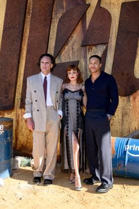 FALLOUT SEASON 2 LAUNCH, (L-R) Cast members Walton Goggins, Ella Purnell and Aaron Moten pose for a photograph on the red carpet for the Australian premiere of Fallout Season 2, in Sydney, Monday, November 24, 2025. ( NO ARCHIVING SYDNEY NEW SOUTH WALES AUSTRALIA  Copyright: xBIANCAxDExMARCHIx 20251124184265009869
