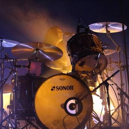 Leah Shapiro von der Band Black Rebel Motorcycle Club bei einem Konzert im Astra Kulturhaus in Berlin, 23. November 2025. Black Rebel Motorcycle Club Konzert Berlin