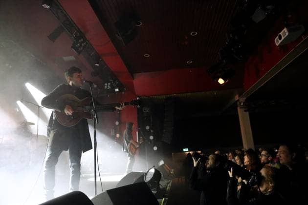 Robert Levon Been und Peter Hayes, v.l., von der Band Black Rebel Motorcycle Club bei einem Konzert im Astra Kulturhaus in Berlin, 23. November 2025. Black Rebel Motorcycle Club Konzert Berlin