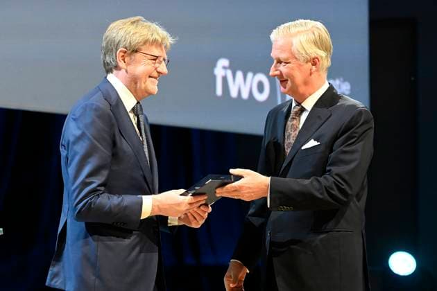 The Fund For Scientific Research Awards BRUSSELS, BELGIUM - NOVEMBER 24 : Michel Van den Bergh) receives the prize for Exact Sciences. King Philippe attends the five-yearly awards ceremony of the (National) Fund for Scientific Research (FRS-FNRS) and the Fonds Wetenschappelijk Onderzoek (FWO). These awards recognise Belgian researchers who have made a significant contribution to their field and promote the international reputation of Belgian scientific research. The disciplines covered include the humanities, social sciences, fundamental biomedical sciences, clinical biomedical sciences, fundamental exact and natural sciences, and applied sciences. The ceremony brings together representatives from the academic, scientific and institutional  Copyright: xBertxVanxDenxBrouckex