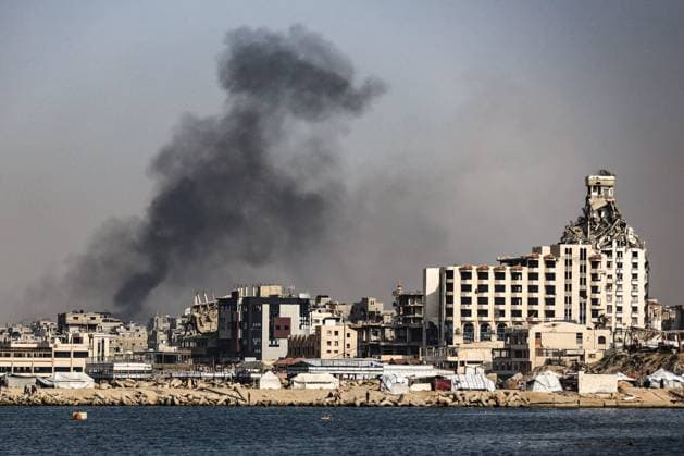 Leftover rocket explodes in Gaza City GAZA CITY, GAZA - NOVEMBER 24: Black smoke rises over buildings after a rocket, left over from Israeli attacks, explodes in Gaza City, Gaza on November 24, 2025. Khames Alrefi Anadolu Gaza City Gaza. Editorial use only. Please get in touch for any other usage.  Copyright: x2025xAnadoluxKhamesxAlrefix