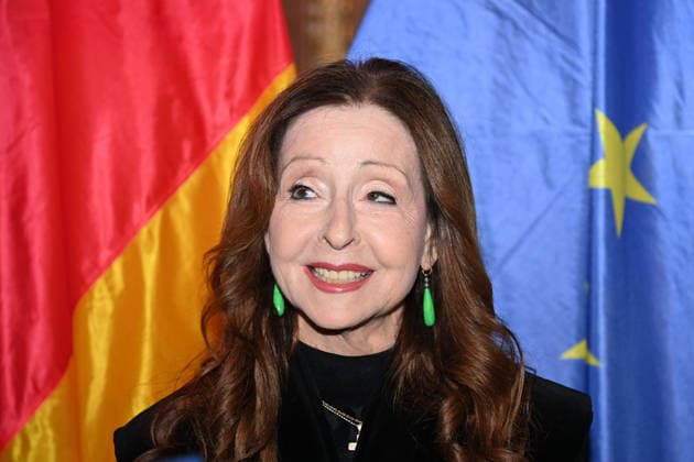 Vicky LEANDROS (Saengerin), Einzelbild,angeschnittenes Einzelmotiv,Portraet,Portrait,Porträt. erhaelt von Markus SOEDER (Ministerpraesident Bayern und CSU Vorsitzender) den Bayerischen Verdienstorden. Verleihung Bayerischer Verdienstorden im Prinz Carl Palais in Muenchen am 24.11.2025.