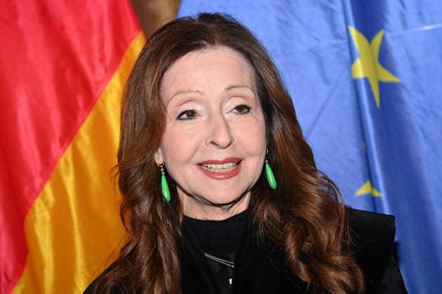 Vicky LEANDROS (Saengerin), Einzelbild,angeschnittenes Einzelmotiv,Portraet,Portrait,Porträt. erhaelt von Markus SOEDER (Ministerpraesident Bayern und CSU Vorsitzender) den Bayerischen Verdienstorden. Verleihung Bayerischer Verdienstorden im Prinz Carl Palais in Muenchen am 24.11.2025.