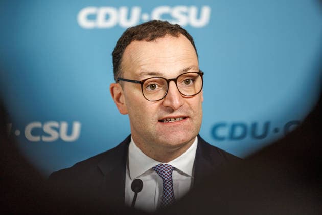 Statement vor den Fraktionssitzung der CDU CSU Jens Spahn, Fraktionsvorsitzender der CDU CSU im Bundestag, spricht während eines Statement vor der Fraktionssitzung am 24.11.25 in Berlin. Berlin Berlin Deutschland Reichstag *** Statement before the parliamentary group meeting of the CDU CSU Jens Spahn, leader of the CDU CSU parliamentary group in the Bundestag, speaks during a statement before the parliamentary group meeting on 24 11 25 in Berlin Berlin Germany Reichstag