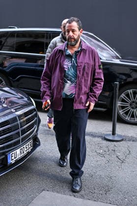 Exclusif Adam Sandler rentre à lhôtel Costes après une journée dinterview pour son dernier film JAY KELLY à Paris, France, le 24 novembre 2025 Yehiel Chekroune Bestimage Exclusive Adam Sandler returns to the hotel costs after a day of interview for the latest film JAY KELLY in Paris, France, on November 24, 2025 Paris France  Copyright: xYehielxChekrounex xBestimagexYehielxChekrounex xBestimagex