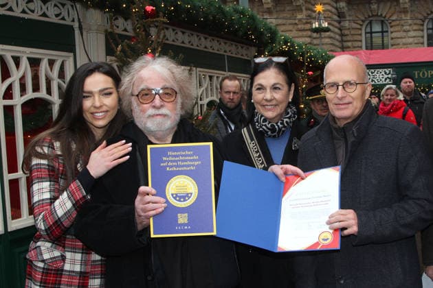 Lili Paul-Roncalli, Bernhard Paul, Eliana Roncalli and First Mayor of Hamburg Peter Tschentscher during the Christmas Market Opening at Rathausmarkt on November 24, 2025 in Hamburg, Germany Roncalli Christmas Market Opening at Rathausmarkt in Hamburg, Germany