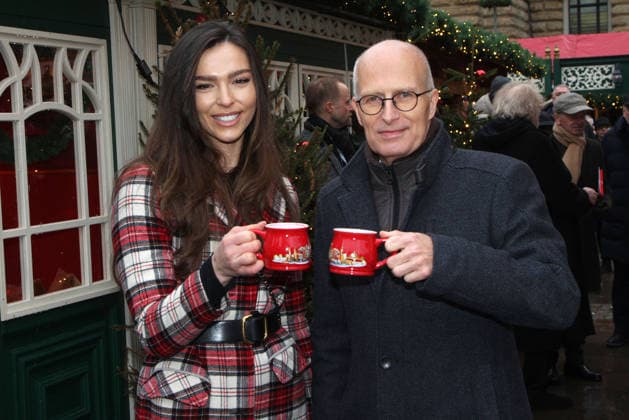 Lili Paul-Roncalli and first mayor of Hamburg Peter Tschentscher during the Christmas Market Opening at Rathausmarkt on November 24, 2025 in Hamburg, Germany Roncalli Christmas Market Opening at Rathausmarkt in Hamburg, Germany