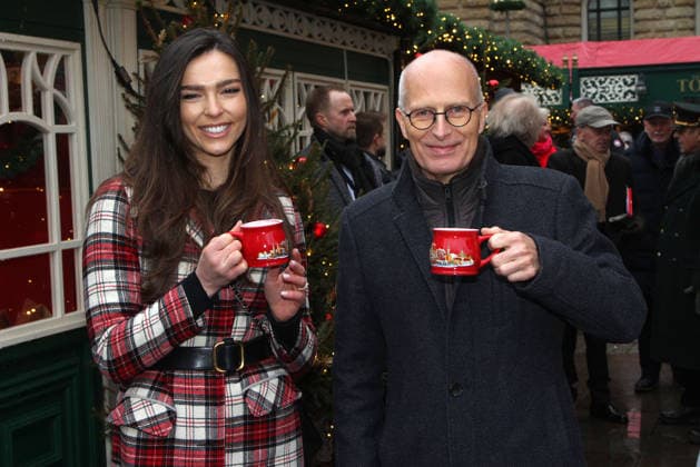Lili Paul-Roncalli and first mayor of Hamburg Peter Tschentscher during the Christmas Market Opening at Rathausmarkt on November 24, 2025 in Hamburg, Germany Roncalli Christmas Market Opening at Rathausmarkt in Hamburg, Germany