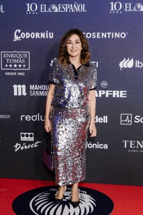 El Espanol organizes a gala to celebrate its tenth anniversary Presenter Ana Rosa Quintana poses during the celebration of the 10th anniversary of El Espanol, at the Palacio de Cibeles, on November 24, 2025, in Madrid Spain The newspaper, chaired and directed by Pedro J Ramírez, commemorates its tenth anniversary with a gala attended by various political personalities to celebrate the newspapers trajectory 24 NOVEMBER 2025 EL ESPAÑOL X ANIVERSARIO DIARIO PERIODISMO COMUNICACIÓN Carlos Lujá Madrid Madrid Espana  Copyright: xCarlosxLujanx 7123869