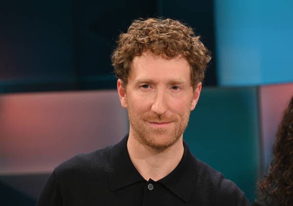 Moderator Louis Klamroth der ARD Talkshow Hart aber Fair