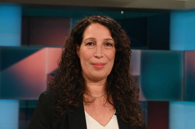 Verbraucherschützerin Tatjana Halm, Referatsleiterin Recht und Digitales bei der Verbraucherzentrale Bayern, zu Gast in der ARD Talkshow Hart aber Fair mit dem Thema Rabattschlacht und Bestellwahn: Was ist der wahre Preis der Schnäppchen?