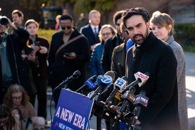 November 24, 2025, Manhattan, United States: New York City Mayor-Elect Zohran Mamdani answers from the press after announcing appointees to his 2025 Transition Committees at the Central Park Conservatory Garden. Over 400 people would be appointed to seventeen committees to address New York City™s urgent challenges such as rent affordability, transportation access, emergency preparedness and business development. Manhattan United States - ZUMAs197 20251124_aaa_s197_153 Copyright: xDerekxFrenchx