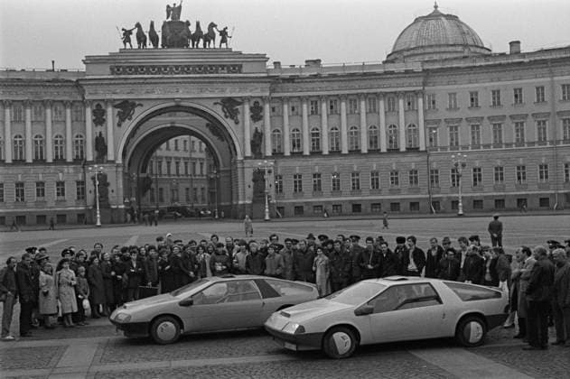 Leningrad car designers Gennady Khainov and Dmitry Parfenov 9053430 01.10.1985 The Laura sports cars, created by Leningrad designers Gennady Khainov and Dmitry Parfenov in 1985, powered by a VAZ-2105 engine and equipped by a Zaporozhets gearbox, are displayed on Palace Square in Leningrad. Valery Lozovsky Sputnik St.Petersburg Russia  Copyright: xValeryxLozovskyx