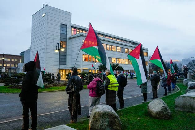 Protesting against Israel s participation in Eurovision Oslo 20251124. The Palestine Committee in Norway and the Action Group for Palestine are organizing a demonstration outside NRK s headquarters at Marienlyst, demanding that Israel be excluded from the Eurovision Song Contest. Photo: Javad Parsa NTB Oslo Norway qwH94j1j29Y EDITORIAL USE ONLY Ref:_BNC_POLqwH94j1j29Y.jpg *** Protesting against Israel s participation in Eurovision Oslo 20251124 The Palestine Committee in Norway and the Action Group for Palestine are organizing a demonstration outside NRK s headquarters at Marienlyst, demanding that Israel be excluded from the Eurovision Song Contest Photo Javad Parsa NTB Oslo Norway qwH94j1j29Y EDITORIAL USE ONLY Ref BNC POLqwH94j1j29Y j  Copyright: xJavadxParsax xNTBx