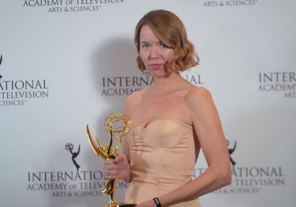 53rd International Emmy Awards NEW YORK, US - NOV 24: British actress Anna Maxwell Martin poses in the press room with The Best Performance by an Actress award for Catch Me A Killer during the 53rd International Emmy Awards Gala on Monday night, November 24, 2025, in New York City. Selcuk Acar Anadolu New York United States. Editorial use only. Please get in touch for any other usage.  Copyright: x2025xAnadoluxSelcukxAcarx