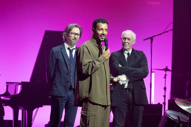 Grands Prix de la Sacem 2025 Ceremony - Paris Waly Dia (Grand prix de l humour) with Alex Jaffray and Don Kent attending the Grands Prix de la Sacem 2025 Ceremony held at Les folies Bergeres theater, in Paris, France, on November 24, 2025. Photo by Mireille Ampilhac ABACAPRESS.COM Paris France  Copyright: xAmpilhacxMireille ABACAx