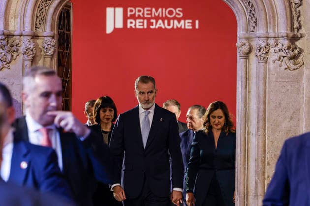 Felipe VI presides over the delivery of the 37th Edition of the Rei Jaume I Awards King Felipe VI, the Mayor of Valencia, María José Catalá d , and the Minister of Science, Innovation and Universities, Diana Morant i , arrive at the delivery of the 37th Edition of the Rei Jaume I Awards , on November 25, 2025, in Valencia, Valencian Community Spain The Rei Jaume I Awards recognize the scientific or business careers of people who have achieved excellence in their field and have developed most of their professional careers in Spain 25 NOVEMBER 2025 Valencia, Valencian Community Valencia, Valencian Community Spain  Copyright: xRoberxSolsonax 7124594