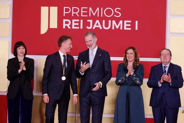 Felipe VI presides over the 37th Edition of the Rei Jaume I Awards King Felipe VI, the Mayor of Valencia, María José Catalá 2d , and the Minister of Science, Innovation and Universities, Diana Morant i , during the 37th Edition of the Rei Jaume I Awards, on November 25, 2025, in Valencia, Valencian Community Spain The Rei Jaume I Awards recognize the scientific or business careers of people who have achieved excellence in their field and have developed most of their professional careers in Spain 25 NOVEMBER 2025 Valencia, Valencian Community Valencia, Valencian Community Spain  Copyright: xRoberxSolsonax 7124793