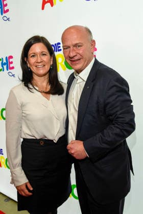 ABB Berlins Regierendem Burrgermeister Kai Wegner CDU mit Bildungssenatorin Katharina Guenther-Wuensch zu Gast bei der Feier 30 Jahre Die Arche am 25.11.2025 in Berlin - Der Verein Die Arche Christliches Kinder und Jugendwerk e. V. der Verein wurde 1995 in Berlin-Hellersdorf gegruendet, das sich gegen Kinderarmut in Deutschland engagiert Berlin Deutschland