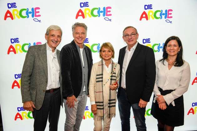 ABB Dieter Hermann Joerg Pilawa Uschi Glas Bernd Siggelkow Bildungssenatorin Katharina Guenther-Wuensch zu Gast bei der Feier 30 Jahre Die Arche am 25.11.2025 in Berlin - Der Verein Die Arche Christliches Kinder und Jugendwerk e. V. der Verein wurde 1995 in Berlin-Hellersdorf gegruendet, das sich gegen Kinderarmut in Deutschland engagiert Berlin Deutschland