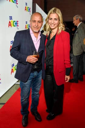 ABB Susan Sideropoulos und Erdogan Atalay zu Gast bei der Feier 30 Jahre Die Arche am 25.11.2025 in Berlin - Der Verein Die Arche Christliches Kinder und Jugendwerk e. V. der Verein wurde 1995 in Berlin-Hellersdorf gegruendet, das sich gegen Kinderarmut in Deutschland engagiert Berlin Deutschland