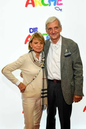ABB Dieter Hermann mit Frau Uschi Glas Ehepaar Schauspielerin zu Gast bei der Feier 30 Jahre Die Arche am 25.11.2025 in Berlin - Der Verein Die Arche Christliches Kinder und Jugendwerk e. V. der Verein wurde 1995 in Berlin-Hellersdorf gegruendet, das sich gegen Kinderarmut in Deutschland engagiert Berlin Deutschland