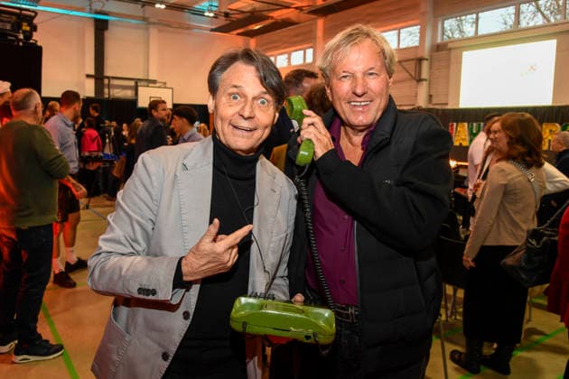 ABB Wolfgang Bahro Schauspieler und Saenger Bernhard Brink zu Gast bei der Feier 30 Jahre Die Arche am 25.11.2025 in Berlin - Der Verein Die Arche Christliches Kinder und Jugendwerk e. V. der Verein wurde 1995 in Berlin-Hellersdorf gegruendet, das sich gegen Kinderarmut in Deutschland engagiert Berlin Deutschland