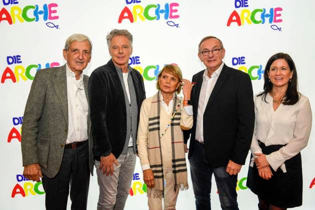 ABB Dieter Hermann Joerg Pilawa Uschi Glas Bernd Siggelkow Bildungssenatorin Katharina Guenther-Wuensch zu Gast bei der Feier 30 Jahre Die Arche am 25.11.2025 in Berlin - Der Verein Die Arche Christliches Kinder und Jugendwerk e. V. der Verein wurde 1995 in Berlin-Hellersdorf gegruendet, das sich gegen Kinderarmut in Deutschland engagiert Berlin Deutschland