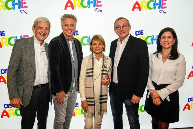 ABB Dieter Hermann Joerg Pilawa Uschi Glas Bernd Siggelkow Bildungssenatorin Katharina Guenther-Wuensch zu Gast bei der Feier 30 Jahre Die Arche am 25.11.2025 in Berlin - Der Verein Die Arche Christliches Kinder und Jugendwerk e. V. der Verein wurde 1995 in Berlin-Hellersdorf gegruendet, das sich gegen Kinderarmut in Deutschland engagiert Berlin Deutschland