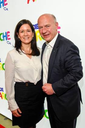 ABB Berlins Regierendem Buergermeister Kai Wegner CDU mit Bildungssenatorin Katharina Guenther-Wuensch zu Gast bei der Feier 30 Jahre Die Arche am 25.11.2025 in Berlin - Der Verein Die Arche Christliches Kinder und Jugendwerk e. V. der Verein wurde 1995 in Berlin-Hellersdorf gegruendet, das sich gegen Kinderarmut in Deutschland engagiert Berlin Deutschland