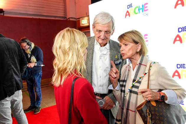 ABB Susan Sideropoulos mit Dieter Hermann mit Frau Uschi Glas Ehepaar Schauspielerin zu Gast bei der Feier 30 Jahre Die Arche am 25.11.2025 in Berlin - Der Verein Die Arche Christliches Kinder und Jugendwerk e. V. der Verein wurde 1995 in Berlin-Hellersdorf gegruendet, das sich gegen Kinderarmut in Deutschland engagiert Berlin Deutschland