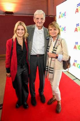 ABB Susan Sideropoulos mit Dieter Hermann mit Frau Uschi Glas Ehepaar Schauspielerin zu Gast bei der Feier 30 Jahre Die Arche am 25.11.2025 in Berlin - Der Verein Die Arche Christliches Kinder und Jugendwerk e. V. der Verein wurde 1995 in Berlin-Hellersdorf gegruendet, das sich gegen Kinderarmut in Deutschland engagiert Berlin Deutschland