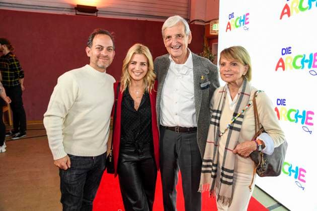 ABB Susan Sideropoulos und ihr Ehemann Jakob Shtizberg Dieter Hermannmit Frau Uschi Glas zu Gast bei der Feier 30 Jahre Die Arche am 25.11.2025 in Berlin - Der Verein Die Arche Christliches Kinder und Jugendwerk e. V. der Verein wurde 1995 in Berlin-Hellersdorf gegruendet, das sich gegen Kinderarmut in Deutschland engagiert Berlin Deutschland
