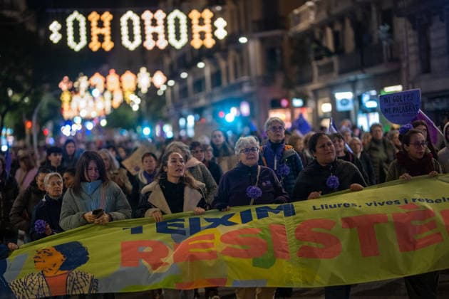 Concentration in Barcelona for 25N Hundreds of demonstrators during a concentration for the day of the Elimination of Violence against Women, November 25, 2025, in Barcelona, Catalonia Spain The concentration has been called by the platform November Feminist and joins the more than 40 marches and events called this afternoon, November 25, on the occasion of the International Day for the Elimination of Violence against Women in several Spanish cities 25 NOVEMBER 2025 CATALONIA GENDER VIOLENCE FEMINISM MARCH DEMONSTRATION CONCENTRATION VIOLENCE AGAINST WOMEN MACHISM Lorena Sopê Barcelona Catalunya Barcelona Catalunya Spain  Copyright: xLorenaxSopÃªnax 7125831