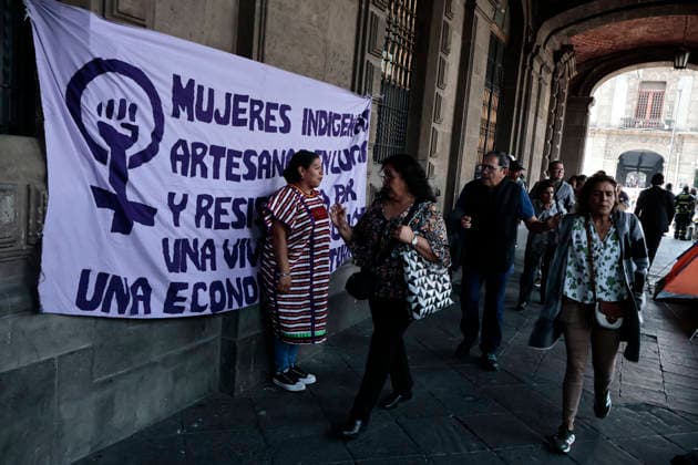 November 25, 2025, Mexico, Cdmx, Mexico: The government of President CLAUDIA SHEIMBAUM covered the buildings surrounding the National Palace with metal barriers to prevent damage during the demonstration for the International Day for the Elimination of Violence against Women, also known as 25N. Additionally, city police are deployed in the streets surrounding the Zo³calo in Mexico City to contain any potential attacks, along with firefighters with extinguishers and emergency medical teams. As of September of this year, 513 cases of femicide have been registered in Mexico. The states with the highest incidence are the State of Mexico, which has a double gender violence alert, making it the most dangerous place to be a woman in the enti - ZUMAp204 20251125_zip_p204_023 Copyright: xJosuexPerezx
