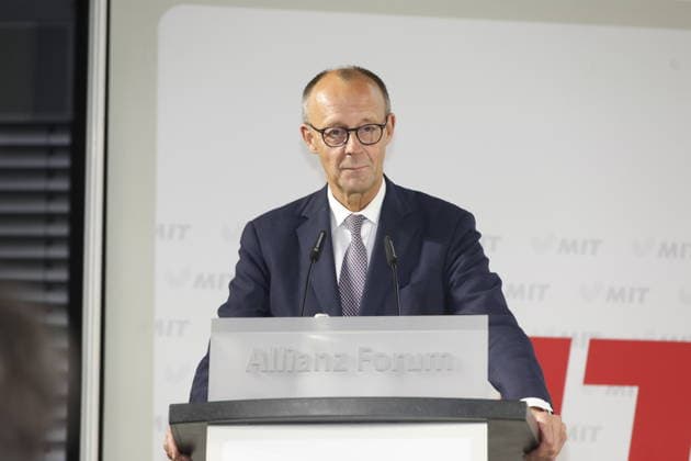 Friedrich Merz bei der Verleihung des Sonderpreises des Deutschen Mittelstandspreis der MIT an Königin Silvia von Schweden im Allianz Forum am Brandenburger Tor. Berlin, 25.11.2025 Copyright: xMatthiasxWehnertx