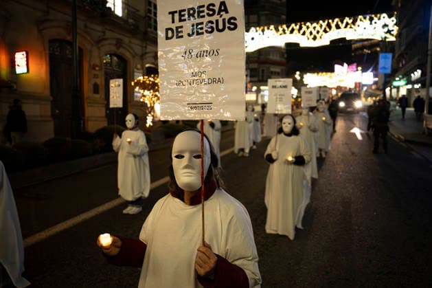 Concentration in Vigo for the 25N Dozens of demonstrators during a concentration for the day of the Elimination of Violence against Women, 25 November 2025, in Vigo, Pontevedra, Galicia Spain In this march involved multiple feminist associations, social groups and the City Council of Vigo, being the city one of the great focal points of mobilization in Galicia this 25N 25 NOVEMBER 2025 GENDER VIOLENCE FEMINISM MARCH MANIFESTATION CONCENTRATION VIOLENCE AGAINST WOMEN MACHISM Adriá Vigo, Pontevedra Galicia Galicia Vigo, Pontevedra Galicia Spain  Copyright: xAdrianxIragox 7126069