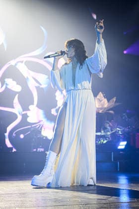 Music Concert - Elisa - Palasport 2025 Elisa performs live at concert of Palasport 2025 Tour on November 25, 2025 at Palazzo dello Sport in Rome, Italy Rome Palazzo dello Sport Italy Copyright: xRobertoxBettacchix xLiveMediax LPM_2160463