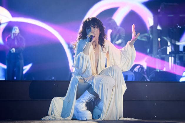 Music Concert - Elisa - Palasport 2025 Elisa performs live at concert of Palasport 2025 Tour on November 25, 2025 at Palazzo dello Sport in Rome, Italy Rome Palazzo dello Sport Italy Copyright: xRobertoxBettacchix xLiveMediax LPM_2160472