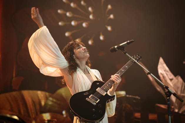Music Concert - Elisa - Palasport 2025 Elisa performs live at concert of Palasport 2025 Tour on November 25, 2025 at Palazzo dello Sport in Rome, Italy Rome Palazzo dello Sport Italy Copyright: xRobertoxBettacchix xLiveMediax LPM_2160557