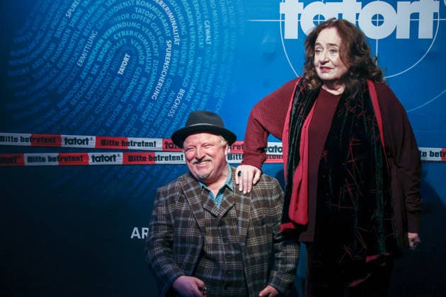 Premiere Münster-Tatort. Pressetermin zur Premiere des neuen ;Münster-Tatort Die Erfindung des Rades. Die Ausstrahlung ist am 7. Dezember im Ersten und der ARD Mediathek. Axel Prahl, als Frank Thiel und Mechthild Großmann, als Wilhelmine Klemm. Thiel. Münster, Nordrhein-Westfalen, DEU, Deutschland, 25.11.2025