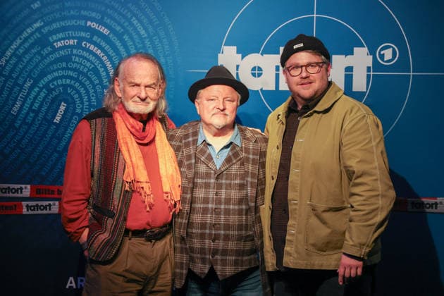 Premiere Münster-Tatort. Pressetermin zur Premiere des neuen ;Münster-Tatort Die Erfindung des Rades. Die Ausstrahlung ist am 7. Dezember im Ersten und der ARD Mediathek. Claus D. Clausnitzer, als Herbert Vaddern, Axel Prahl, als Frank Thiel und Björn Meyer, als Mirko Schrader. Thiel. Münster, Nordrhein-Westfalen, DEU, Deutschland, 25.11.2025