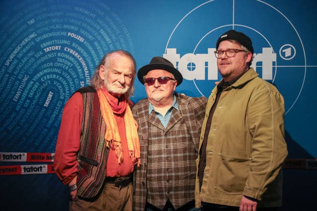 Premiere Münster-Tatort. Pressetermin zur Premiere des neuen ;Münster-Tatort Die Erfindung des Rades. Die Ausstrahlung ist am 7. Dezember im Ersten und der ARD Mediathek. Claus D. Clausnitzer, als Herbert Vaddern, Axel Prahl, als Frank Thiel und Björn Meyer, als Mirko Schrader. Thiel. Münster, Nordrhein-Westfalen, DEU, Deutschland, 25.11.2025