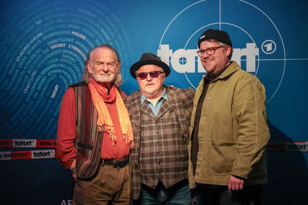 Premiere Münster-Tatort. Pressetermin zur Premiere des neuen ;Münster-Tatort Die Erfindung des Rades. Die Ausstrahlung ist am 7. Dezember im Ersten und der ARD Mediathek. Claus D. Clausnitzer, als Herbert Vaddern, Axel Prahl, als Frank Thiel und Björn Meyer, als Mirko Schrader. Thiel. Münster, Nordrhein-Westfalen, DEU, Deutschland, 25.11.2025