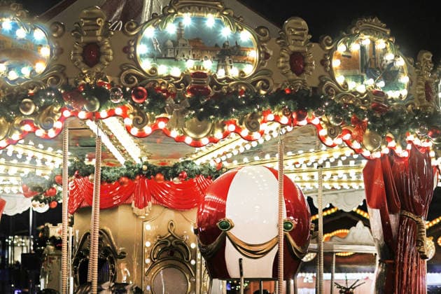 Weihnachtsmarkt im Herzen des Ruhrgebiets Der internationale Weihnachtsmarkt in Essen mit Budenzauber und Lichtern. Essen Nordrhein-Westfalen Deutschland Willy-Brandt-Platz