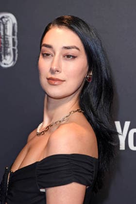 Elif Demirezer auf dem Roten Teppich zum YOUTUBE MUSIC AWARD DINNER im Grill Royal in Berlin am 25.11.2025